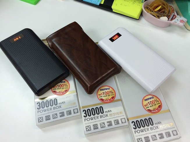 PowerBank 30000mAh REMAX แท้100% สีขาว/ดำ ให้เลือก สำหรับสำรองชาร์จ iPhone, ซัมซุง, Android แท็บเล็ต