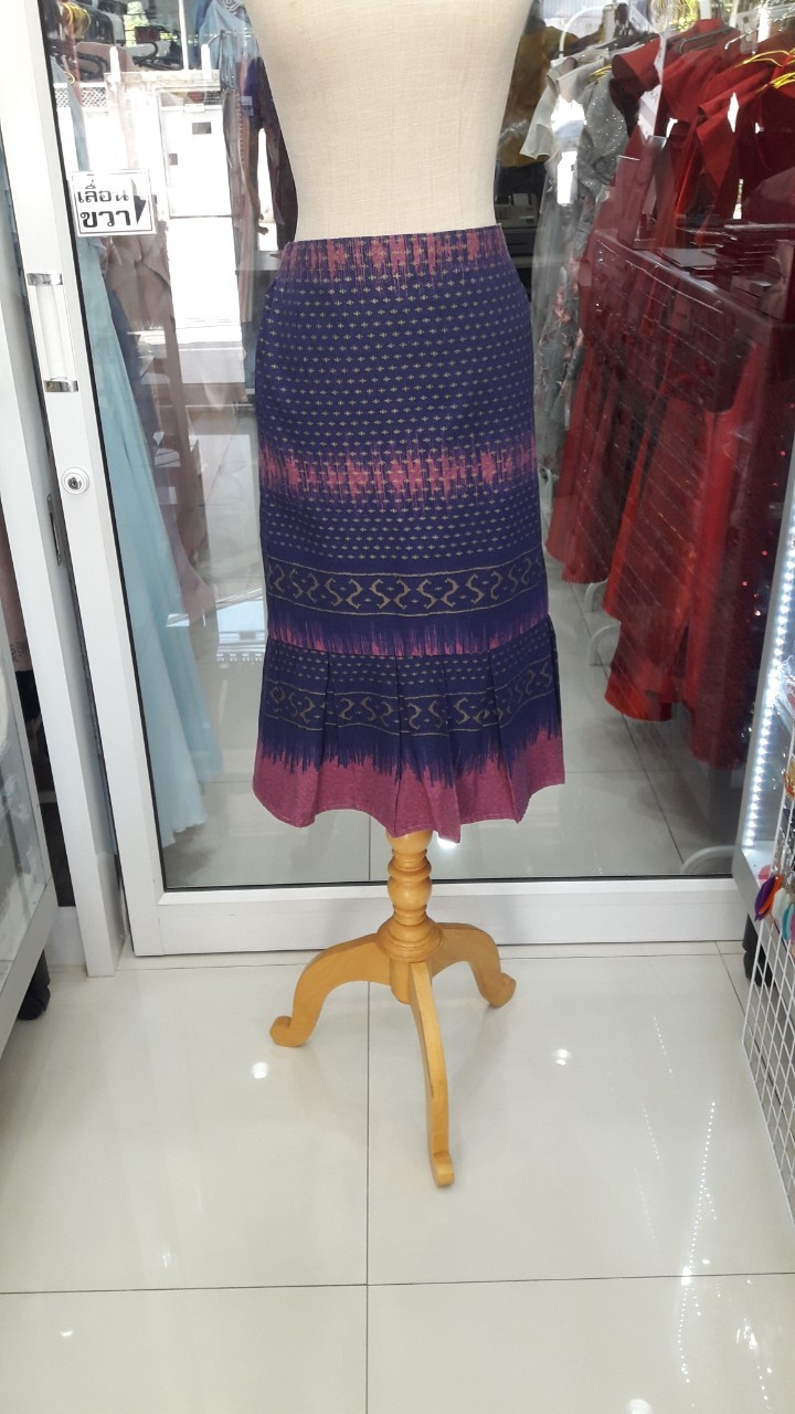 กระโปรงสั้นผ้าไทยสีม่วง