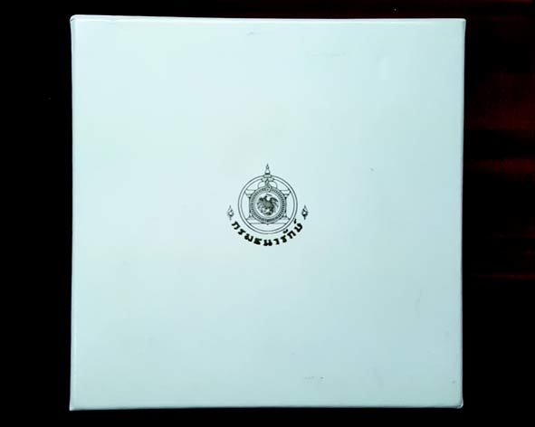 เหรียญที่ระลึก มหามงคลเฉลิมพระชนมพรรษา 80 พรรษา ราชินี 12 สิงหาคม 2555 ขนาดใหญ่ 7 ซม ผลิตน้อย แค่ 15000 ชุด กล่องอุปกรณ์ครบ