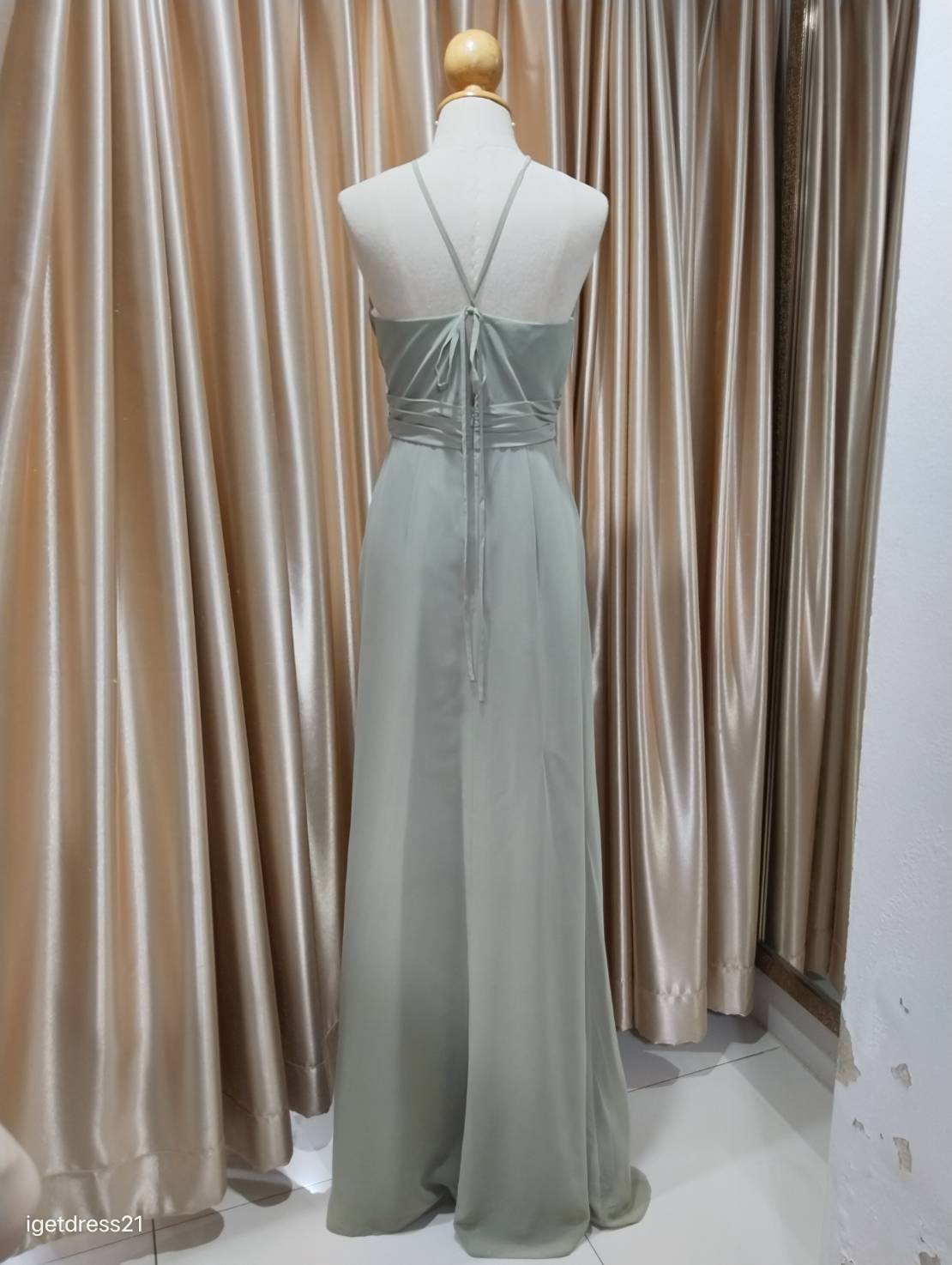 (PRE-LOVED) ชุดราตรียาวชีฟองสายไขว้หน้า สีเขียวอ่อน M