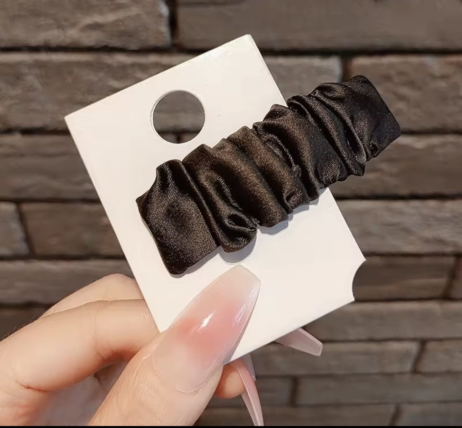 กิ๊ฟติดผมผ้าซาตินลอนหยัก 4ชิ้นสี่สี ราคา 22