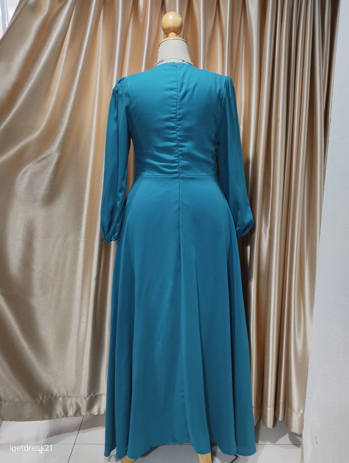 (PRE-LOVED) ชุดราตรียาวชีฟองแขนยาวคอวีสีเขียว 2XL