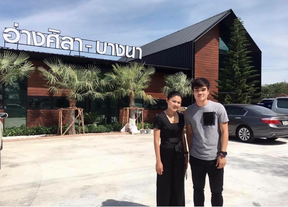 ป้ายตัวอักษรไฟออกหน้า ร้านอ่างศิลา บางนา