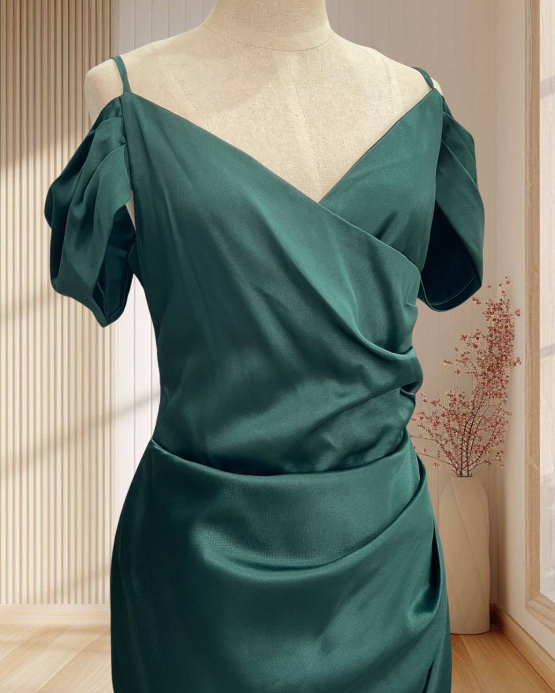 (PRE-LOVED) ราตรีสั้นสีเขียว สายเดี่ยว ปาดไหล ไซส์ M