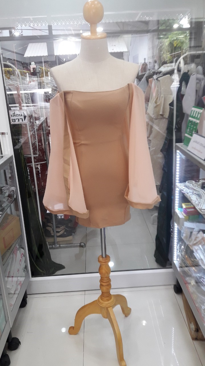 ราตรีสั้นสีนู๊ดครีมผ้า topshop ปาดไหล่แขนชีฟอง(S)