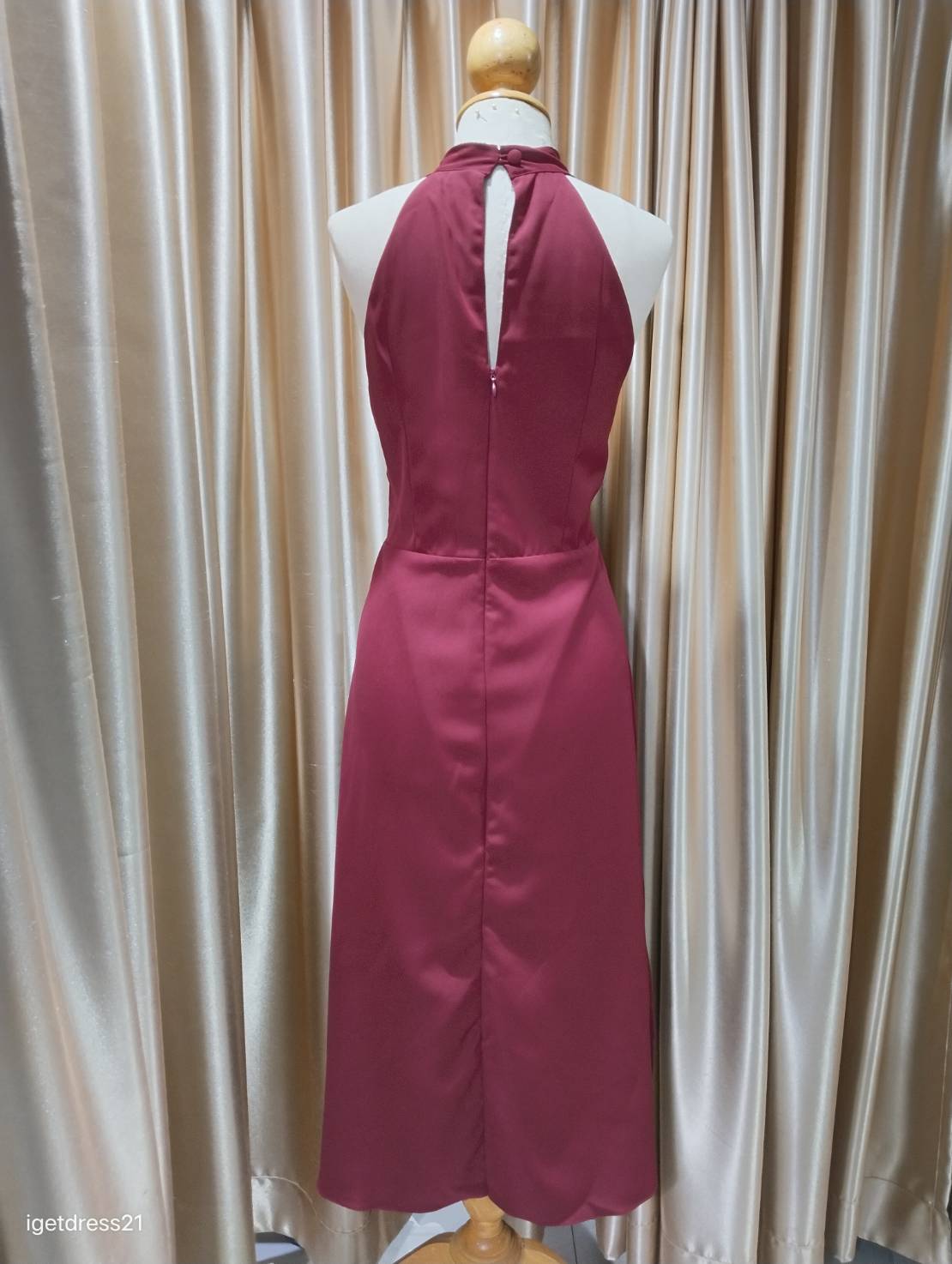 (PRE-LOVED) ชุดราตรีสั้นปิดคอแขนเว้าสีแดง XL