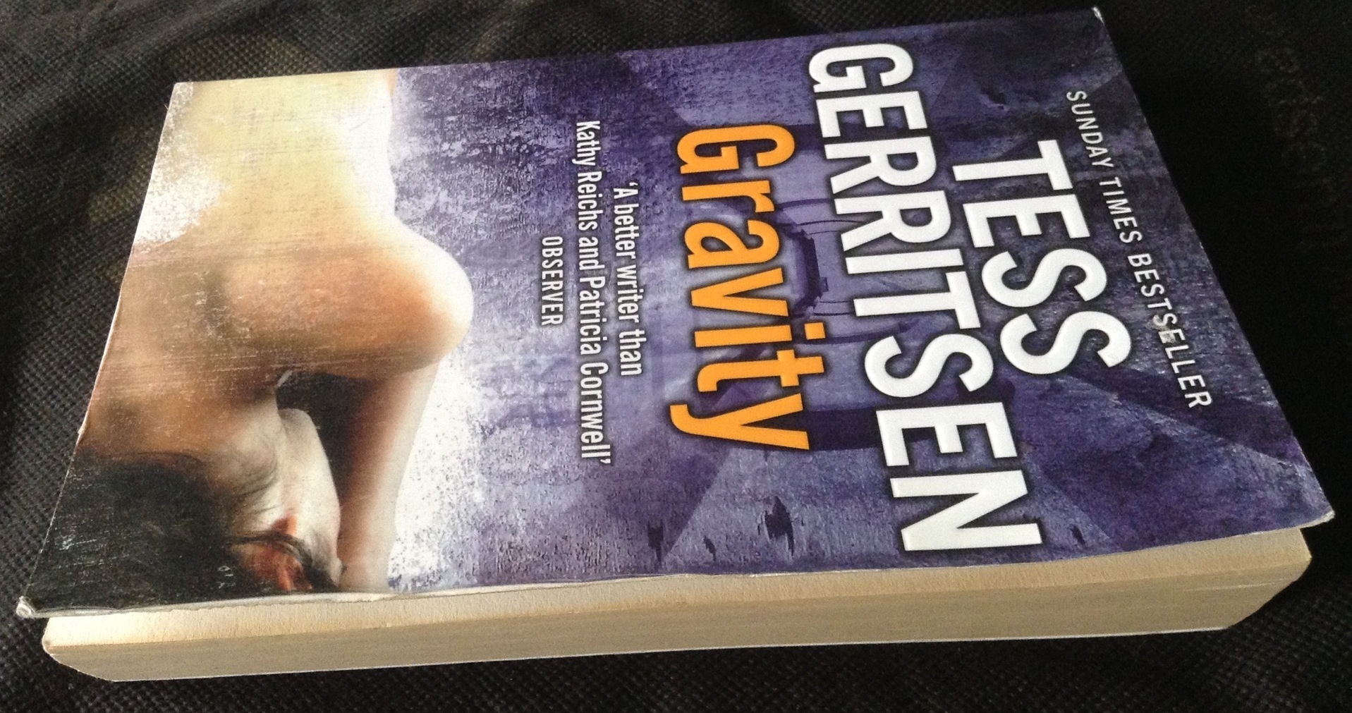 gravity tess gerritsen ราคา 200