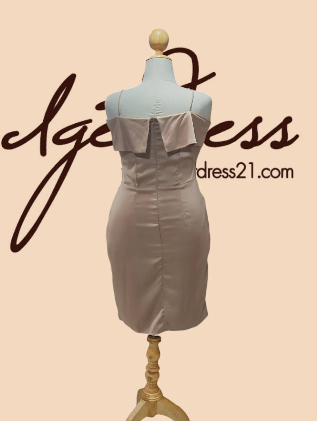 (PRE-LOVED) ราตรีสั้นสีโอวัลติน สายเดี่ยวระบายปกป้าย ผ้าเครปซาติน ไซส์ 2XL