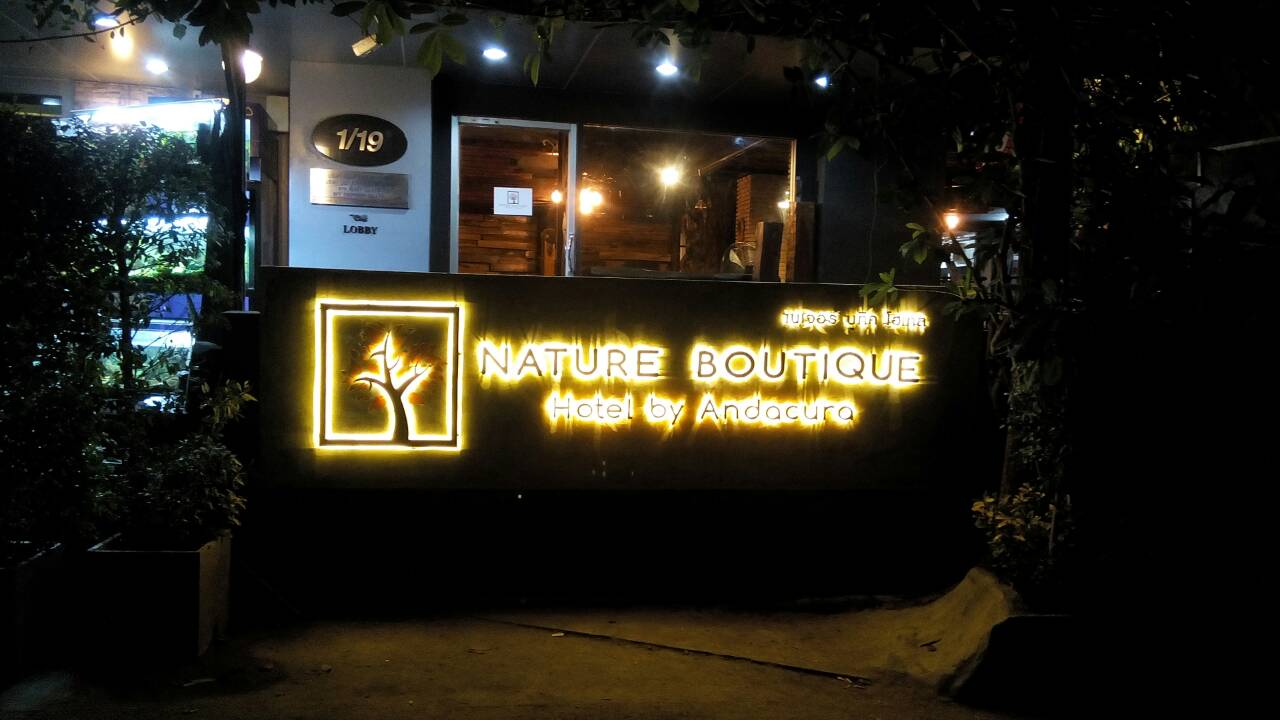 ป้ายโลโก้ร้าน ไฟออกหลัง