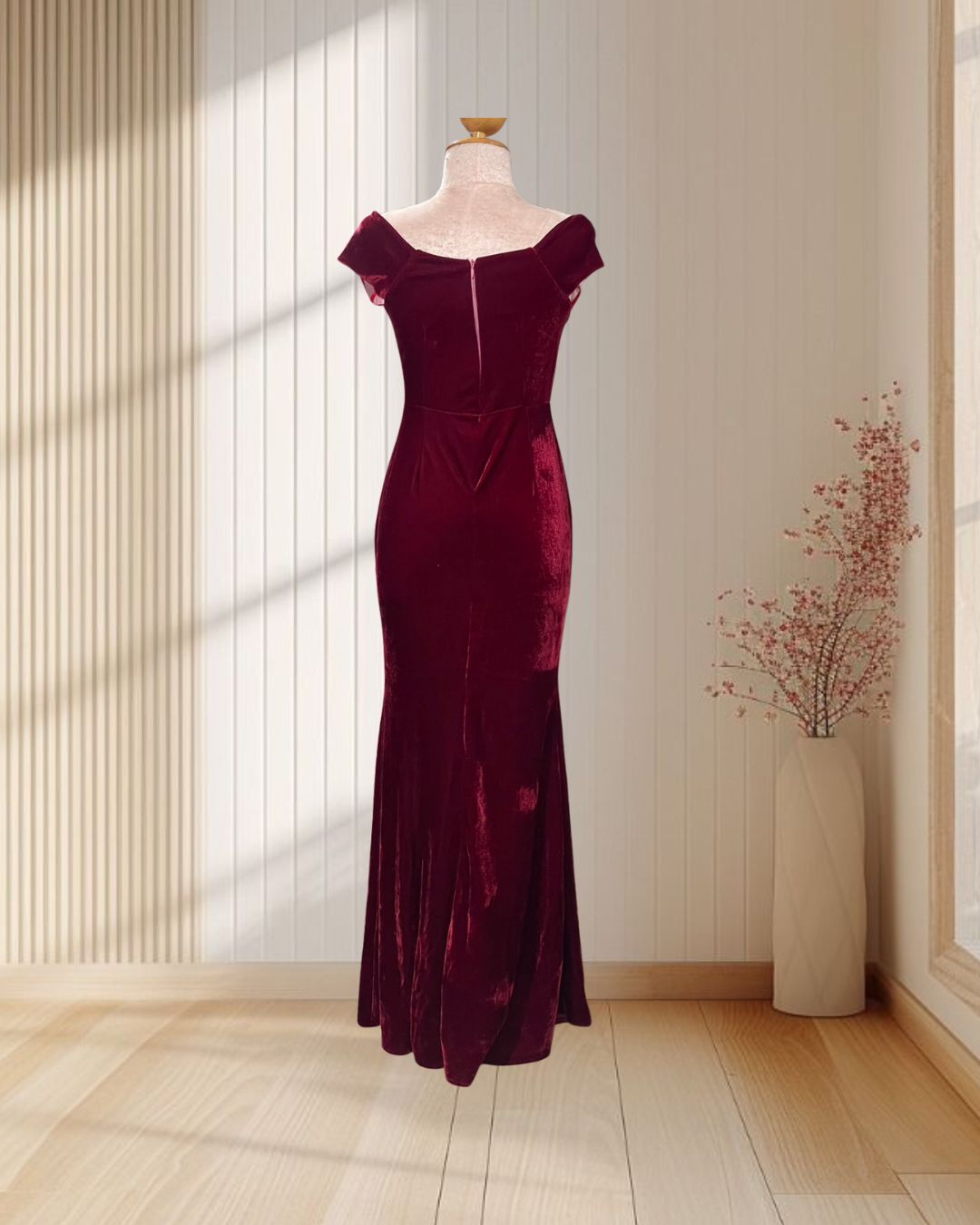 (PRE-LOVED) ราตรียาวสีแดง กำมะหยี่ ปาดไหลเข้ารูป ไซส์ M