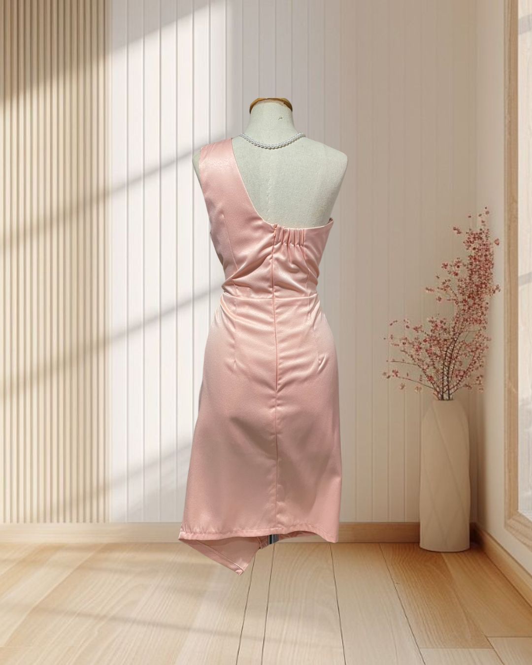 (PRE-LOVED) ราตรีสั้นสีโอโรสไหล่เบี่ยงจับจีบเอว (L)