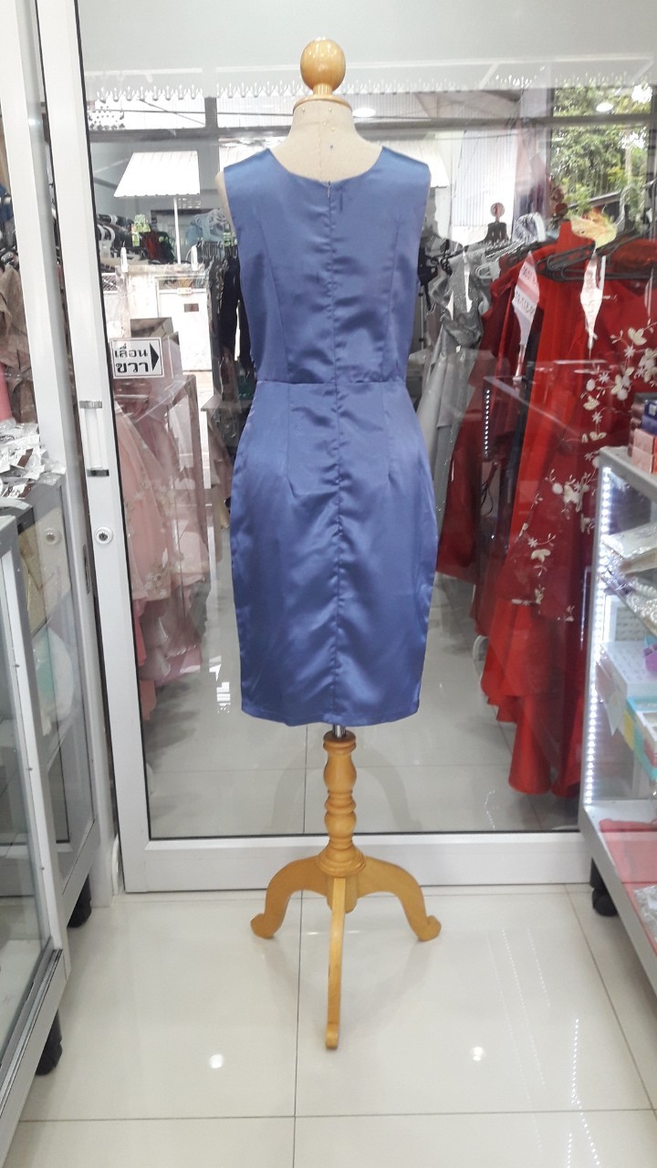 (PRE-LOVED) สั้นฟ้าแขนกุดผ้าเงา(M)