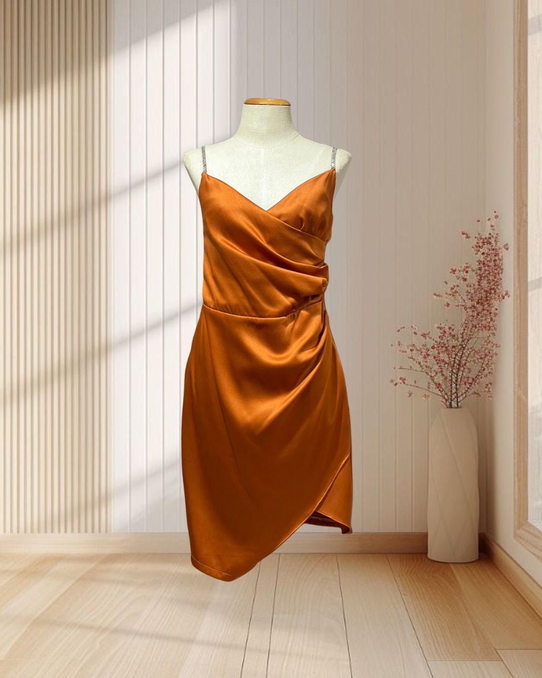 (PRE-LOVED) ราตรีสั้นสีส้มอิฐ์สายเดี่ยวเพชร(L)