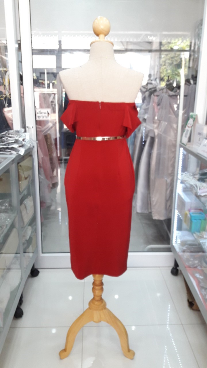 (PRE-LOVED) ราตรีสั้นแดงไวน์ปาดไหล่อกระบาย2ชั้น (S) มือ2