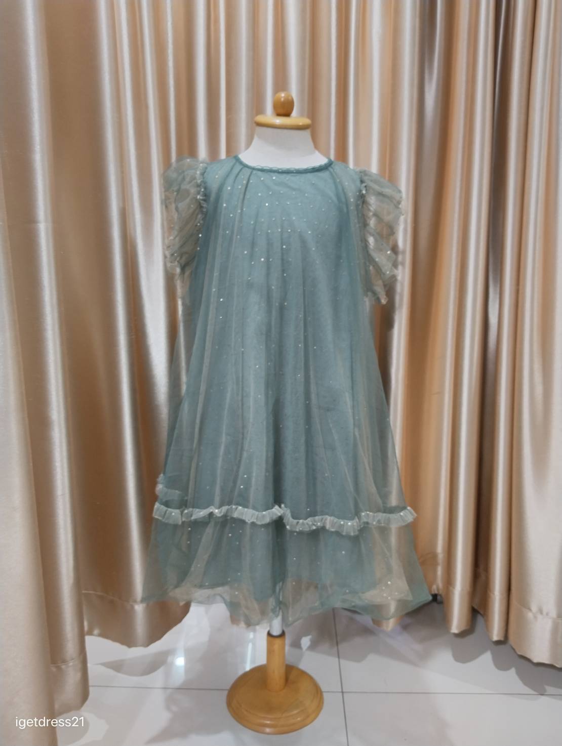 ชุดเด็กสีเขียวผ้ามุ้ง