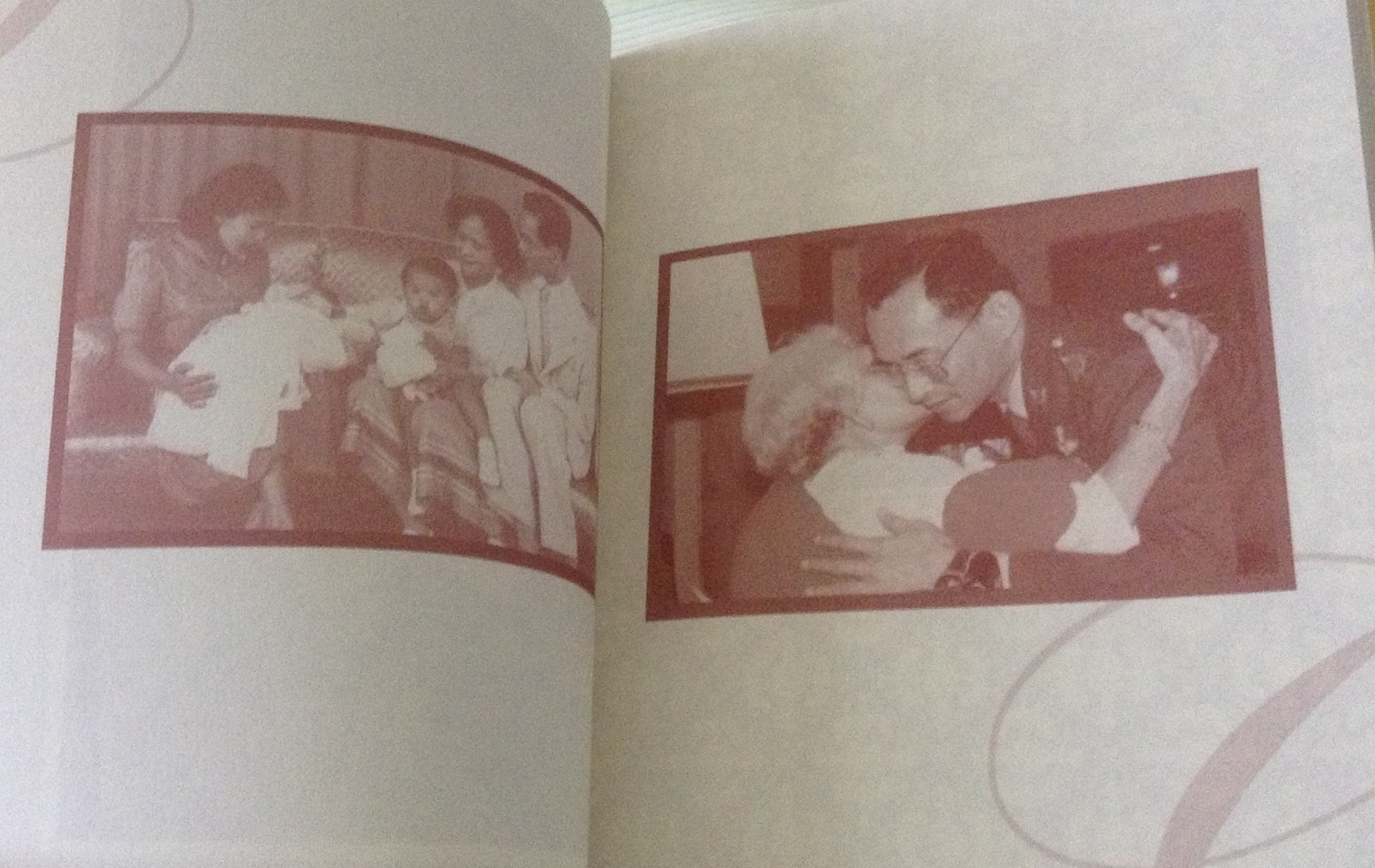 บางตอนของ พระบรมราโชวาทและพระราชดำรัสของพระบาทสมเด็จพระเจ้าอยู่หัว มือหนึ่ง ราคา 100