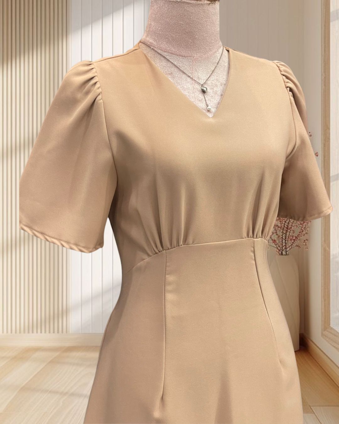 (PRE-LOVED) เดรสคอวีแขนระบาย สีน้ำตาล ไซส์ M