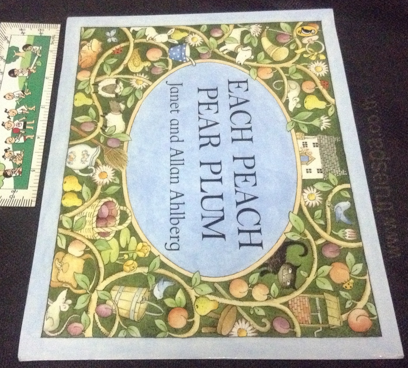 (4แถม4) Each Peach Pear Plum by Janet Ahlberg, Allan Ahlberg ราคา 95