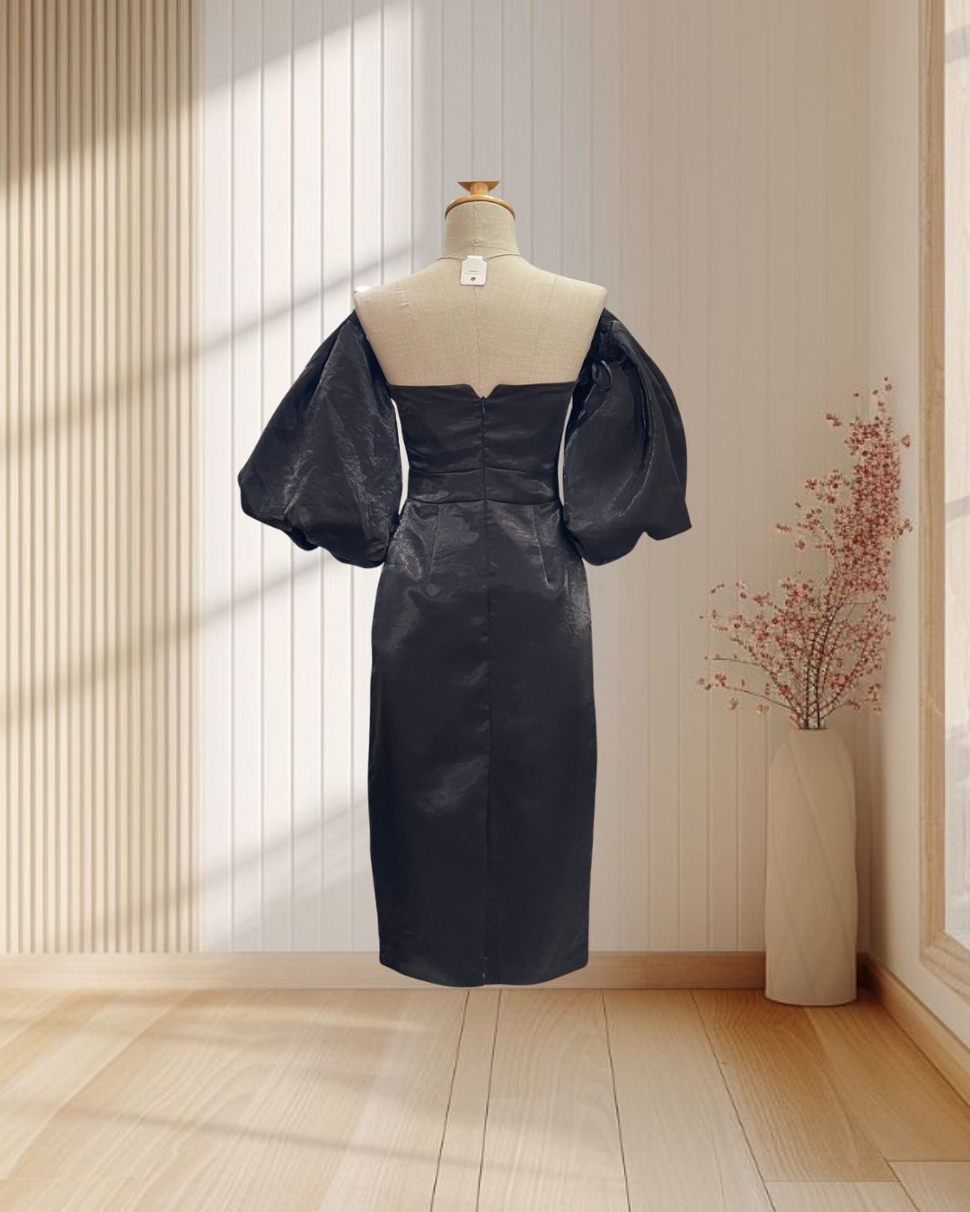 (PRE-LOVED) ราตรีสั้นสีดำ แขนพองปาดไหล่ผ้าแก้ว กระโปรงทรงสอบ ไซส์ S