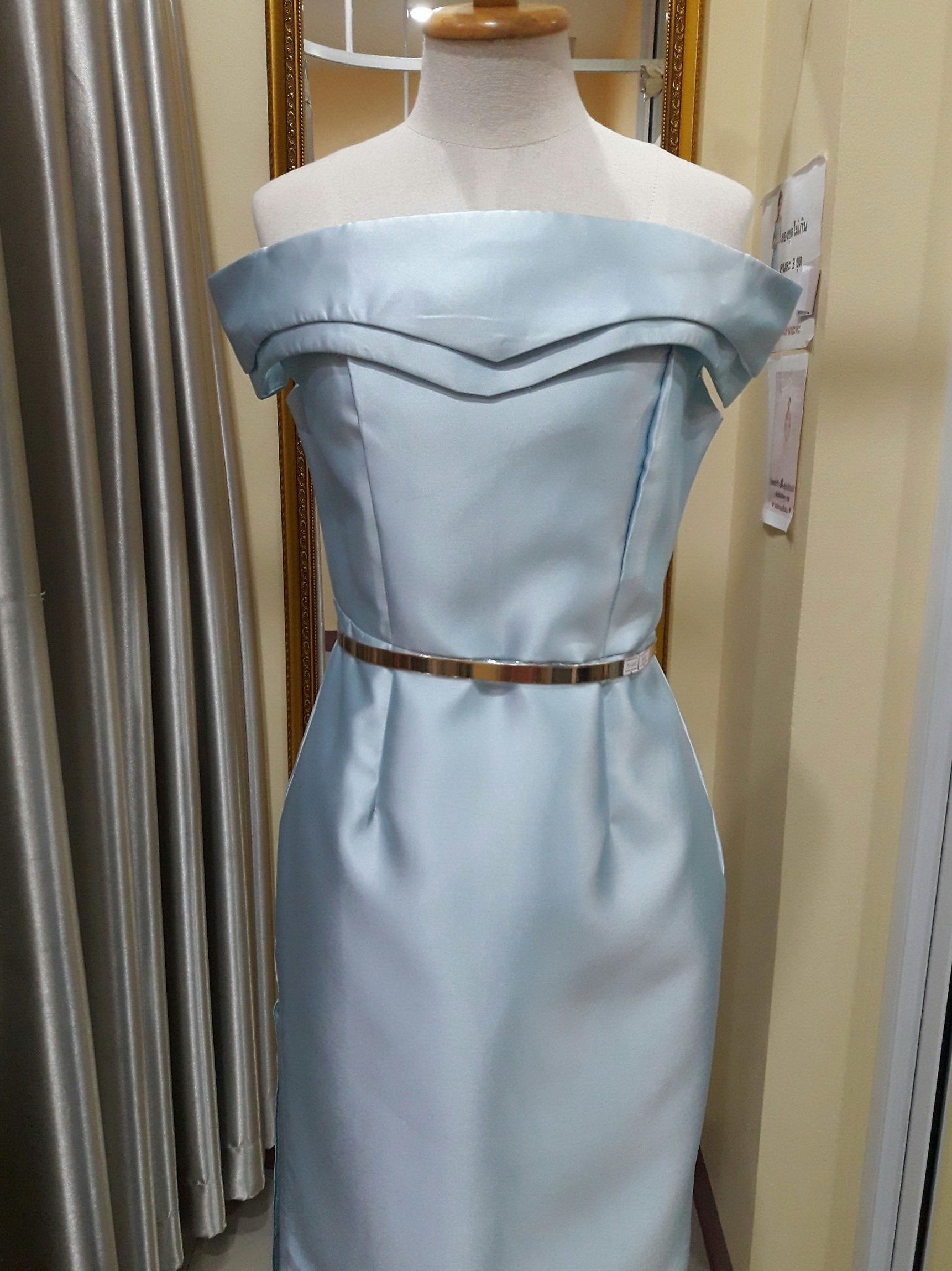 (PRE-LOVED) ชุดราตรียาวสีฟ้าปาดไหล่ปก2ชั้น (Size : M)