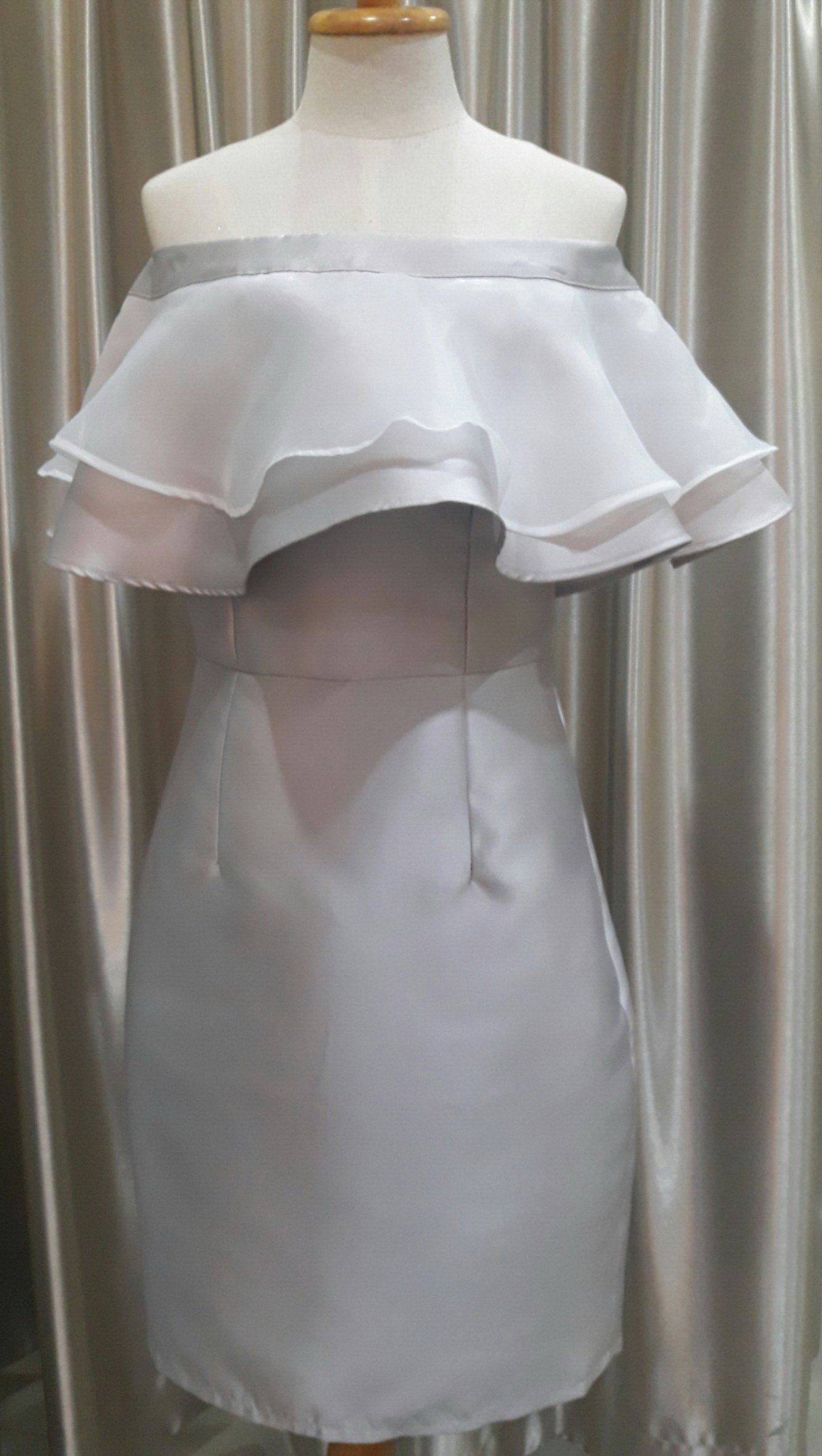 ชุดราตรีสั้นสีเทา Size : M มือ2