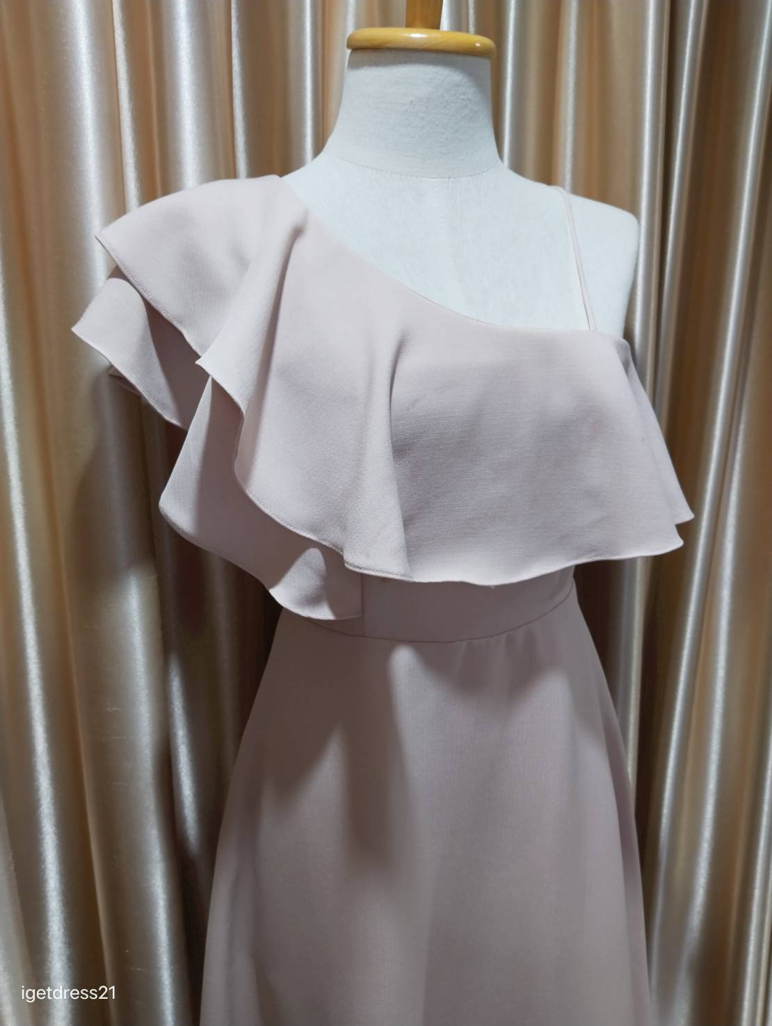 (PRE-LOVED) ชุดราตรีแขนระบายกระโปรงบานM