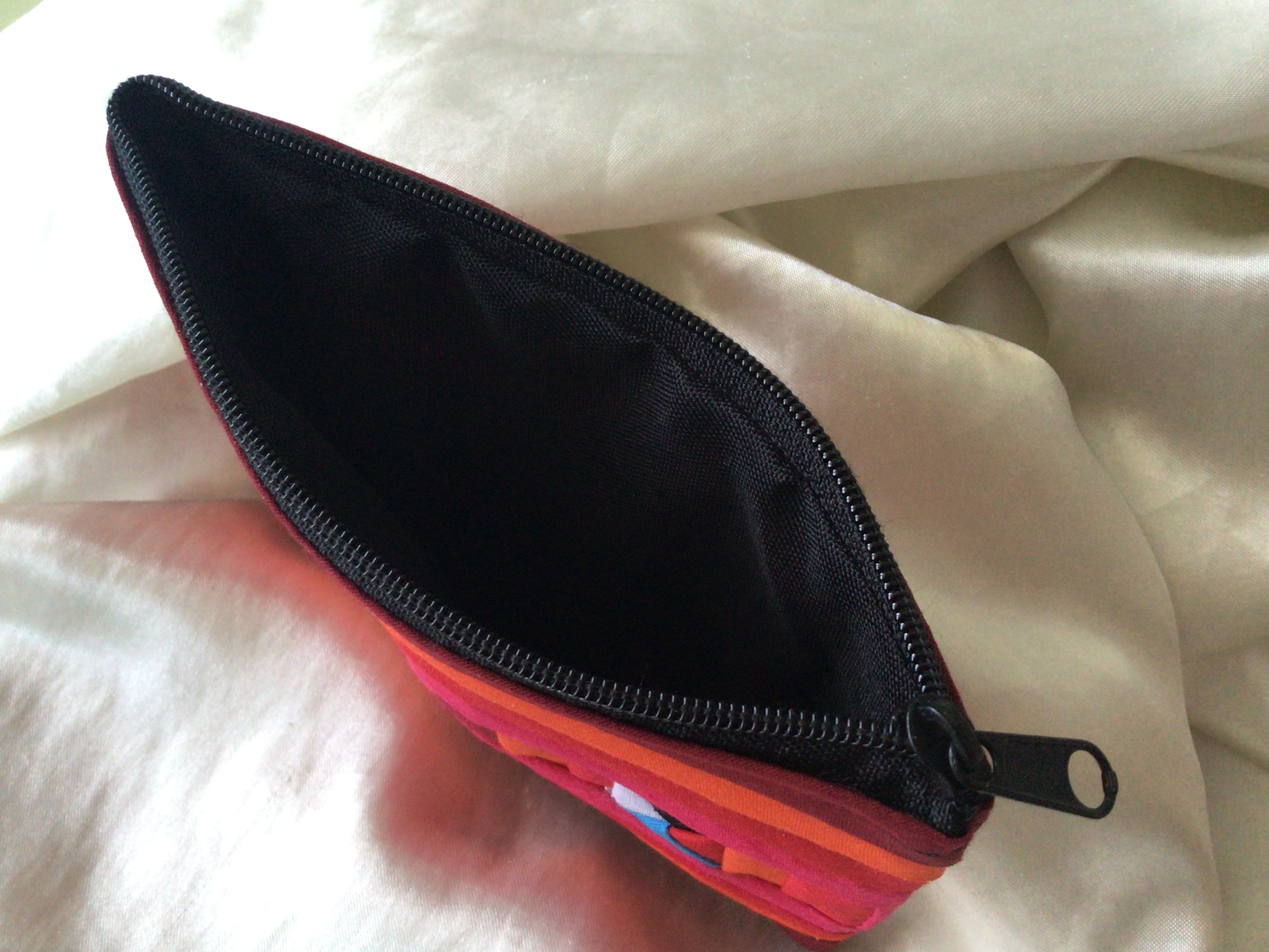 (ของแถม) กระเป๋าผ้า เล็ก มีซิป ลายพื้นเมือง