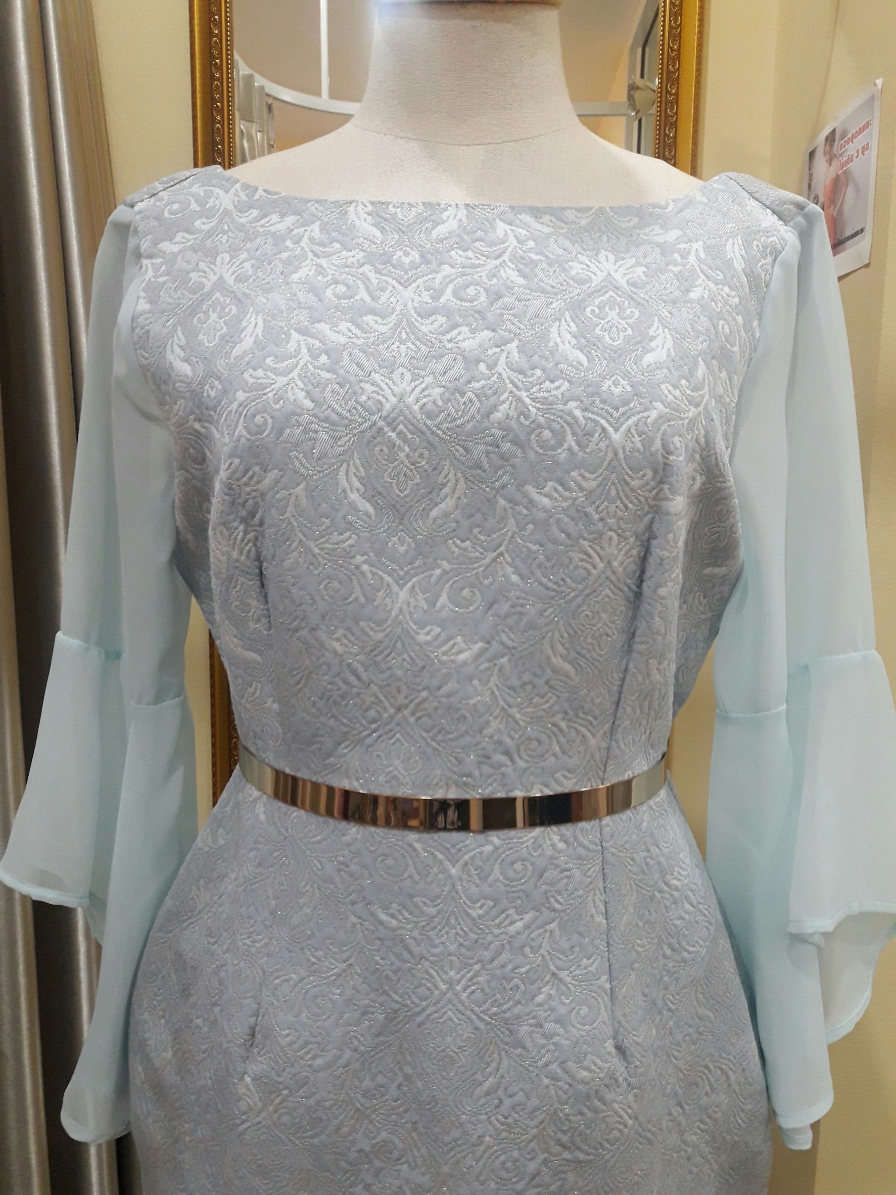 (PRE-LOVED) ชุดราตรีสั้นสีฟ้าเเขนยาวผ้าลายไทย (S)