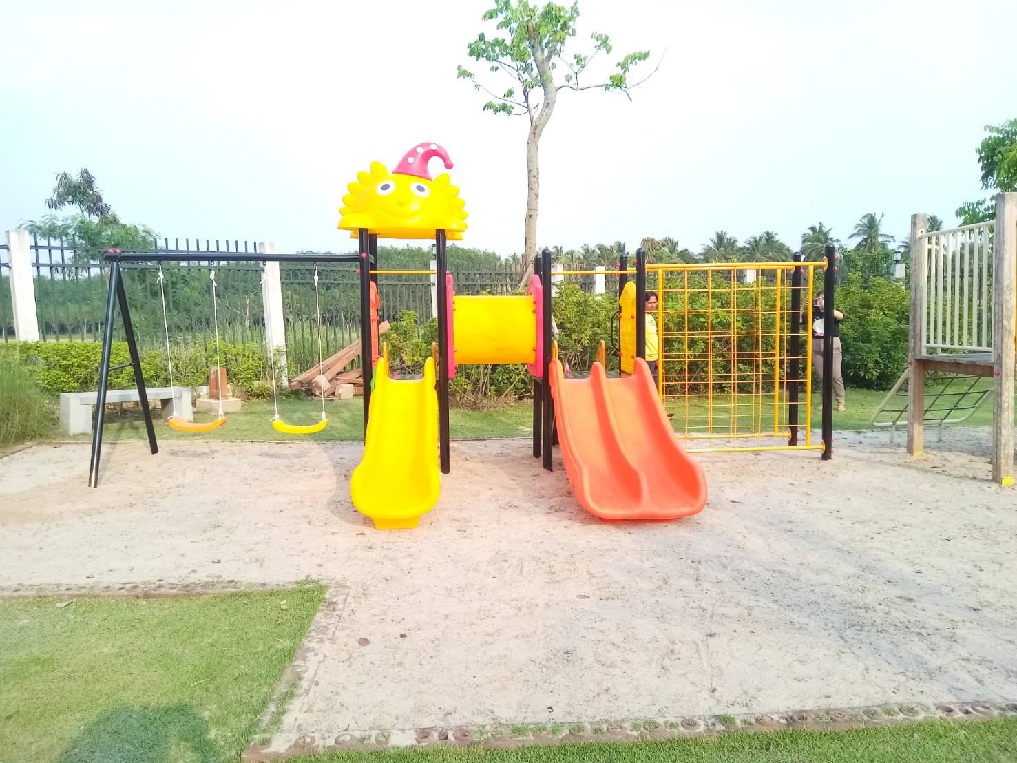 เครื่องเล่นสนาม ชุด ปีนป่ายชิงช้าสไลด์ เครื่องเล่นสร้างความสุข