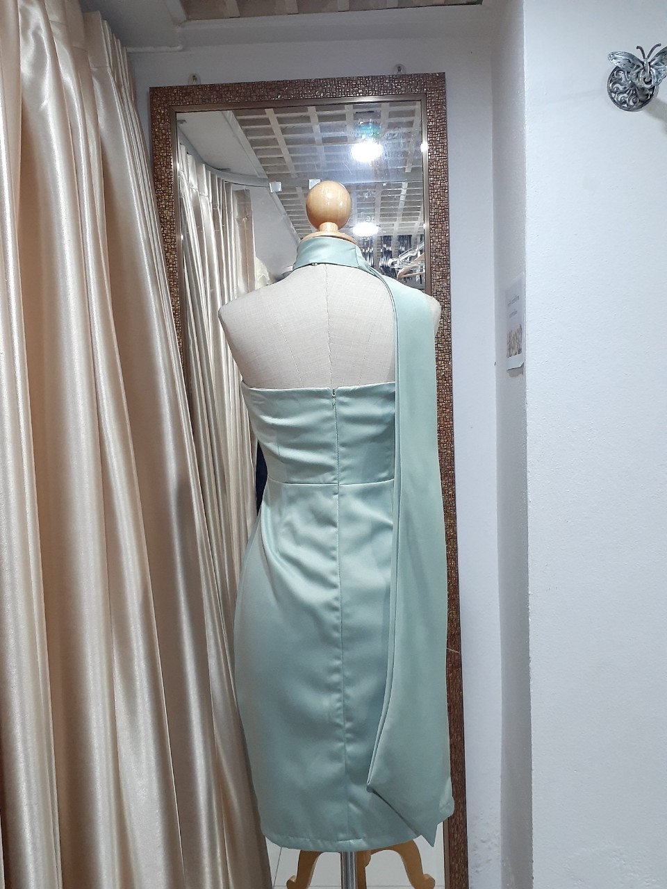 (PRE-LOVED) ชุดราตรีสั้นสีเขียวผูกคอ (s)