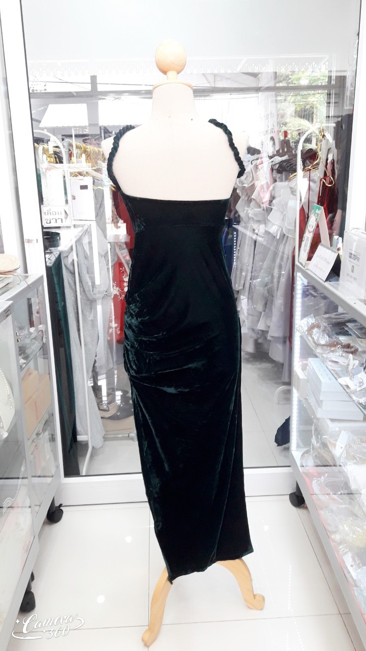 (PRE-LOVED) ราตรียาวสีเขียวสายเปียกำมะหยี่ M