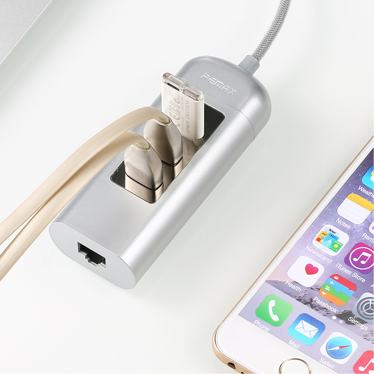 รางปลี๊กไฟ Remax HUB RU-U4 3USB 2.0 สีเงิน