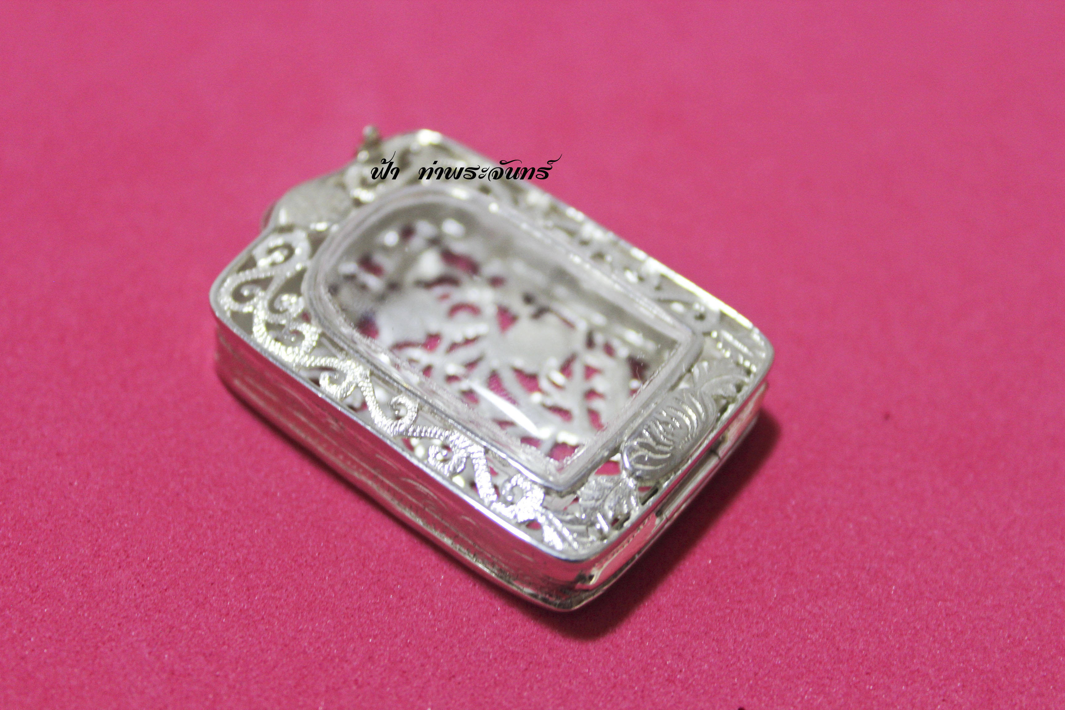 ตลับสมเด็จเงิน ลายฉลุ เต็มใบ