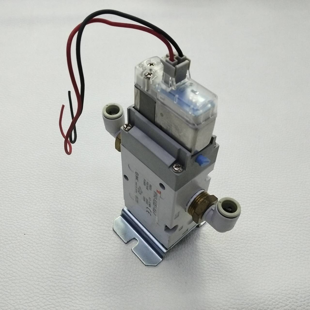 Solenoid Valve SMC รุ่น VP542-5LOZE1-03A-F, 3/2, Coil 24Vdc