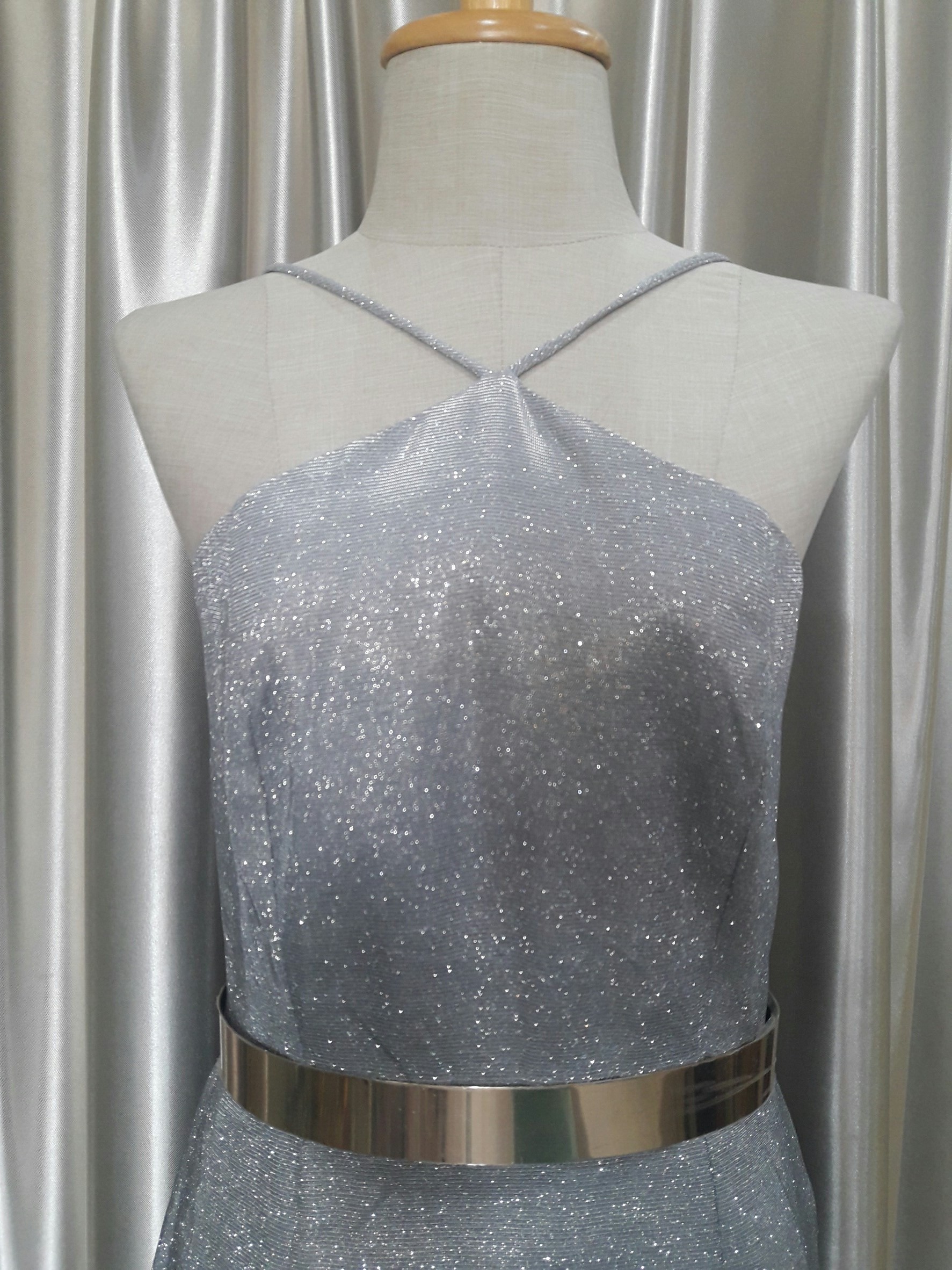 (PRE-LOVED) ชุดราตรียาวสีเทา Size : M มือ2