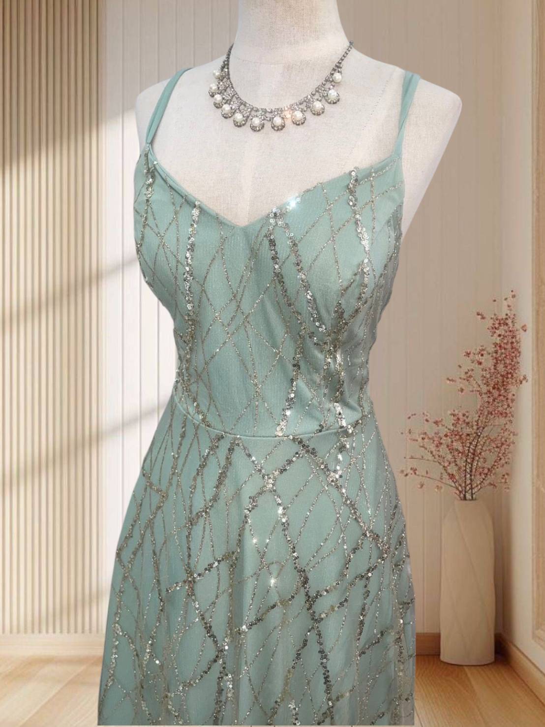 (PRE-LOVED) ราตรียาวสายเดี่ยว สีเขียวมิ้นท์ แต่งผ้ามุ้งกลิตเตอร์วิ้งค์ๆ ฟีลแกสบี้ ผู้ดีอังกฤษ ไซส์ M