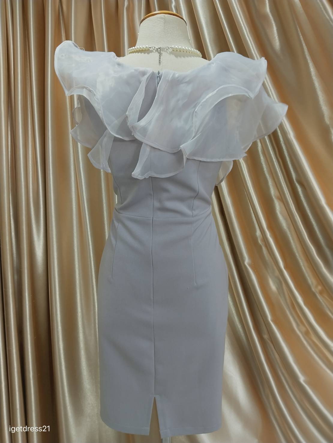 (PRE-LOVED) เดรสสั้นสีเทาคอกว้างระบายคอออแกนดี้2ชั้น ผ้าฮานาโกะ (XL) มือ2