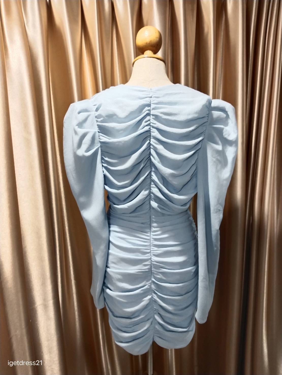 (PRE-LOVED) ชุดเดรสสั้นแขนยาวชายเป็นชั้นๆ