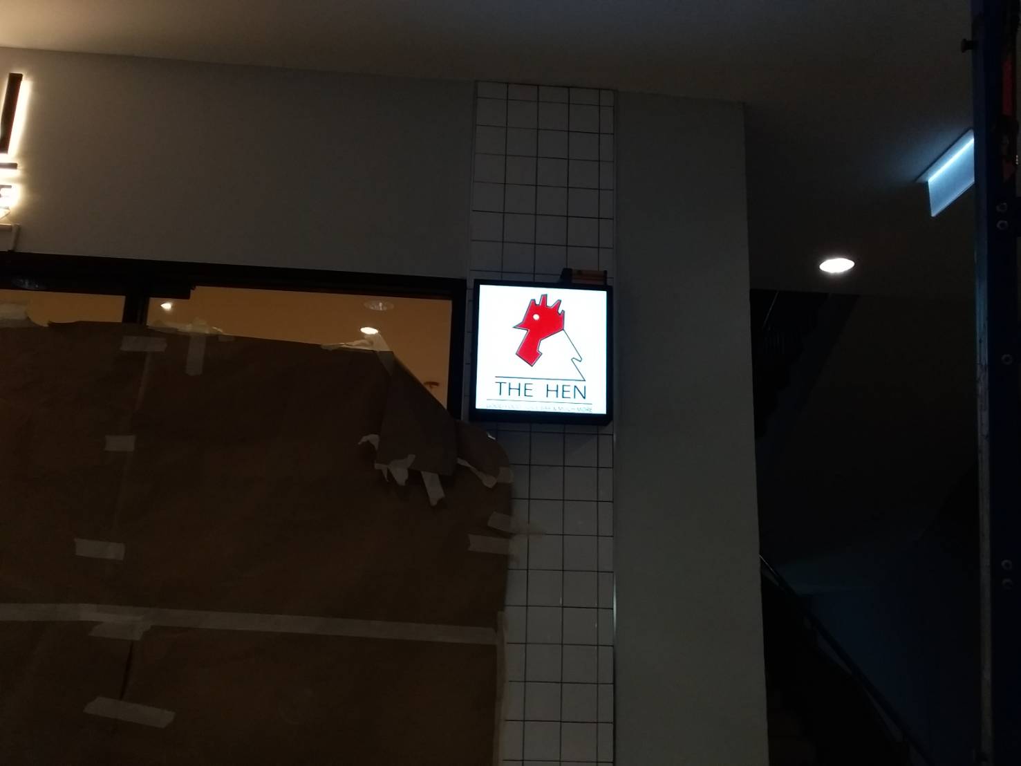 กล่องไฟ หน้าอะคริลิค สติ๊กเกอร์ - ไฟออกด้านเดียว ร้าน THE HEN