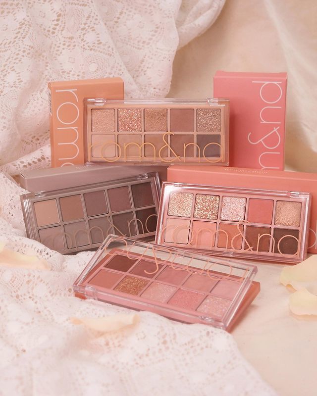 พาเลทอายแชโดว์โรแมนด์ Romand Better Than Palette 7.5g #01 Pampas Garden