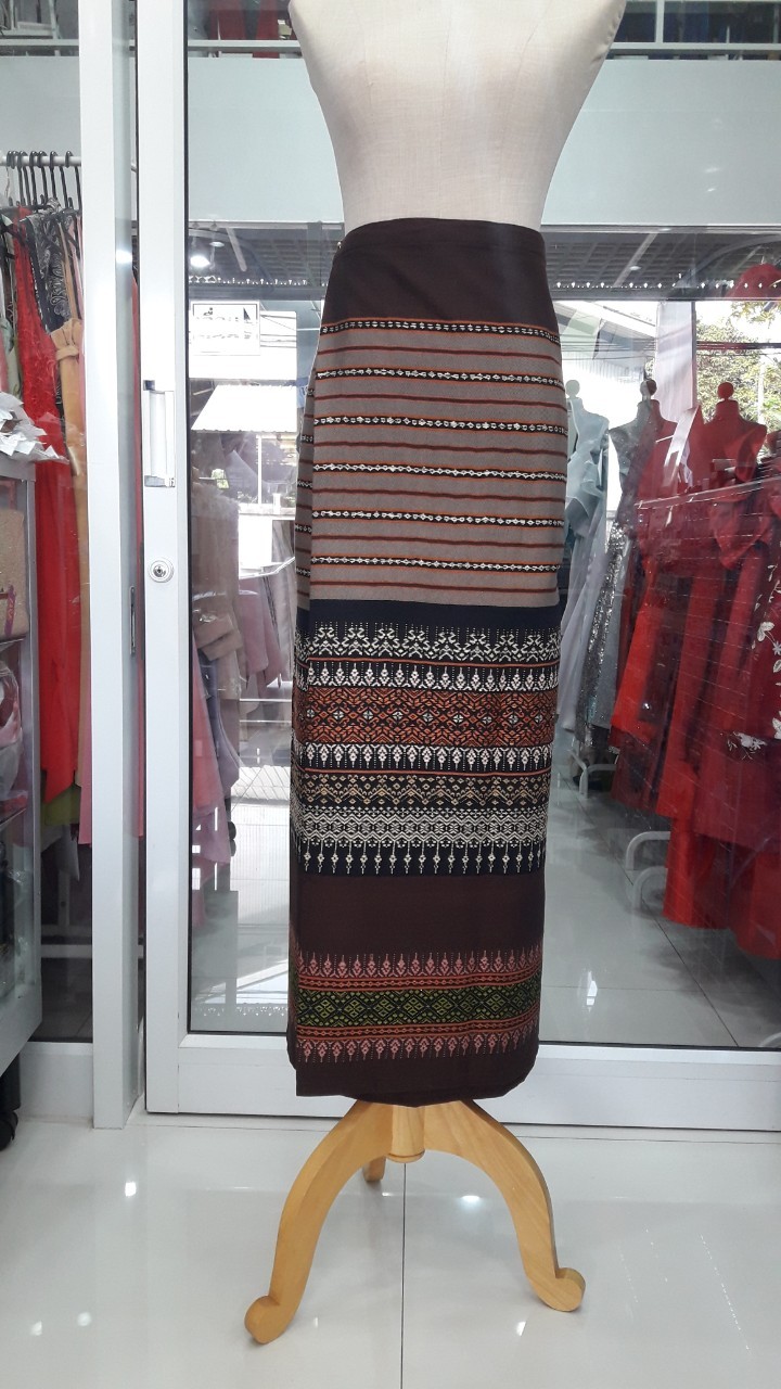 ผ้าถุงสำเร็จสีน้ำตาลตีนจกหน้านาง+ตะขอ2คู่