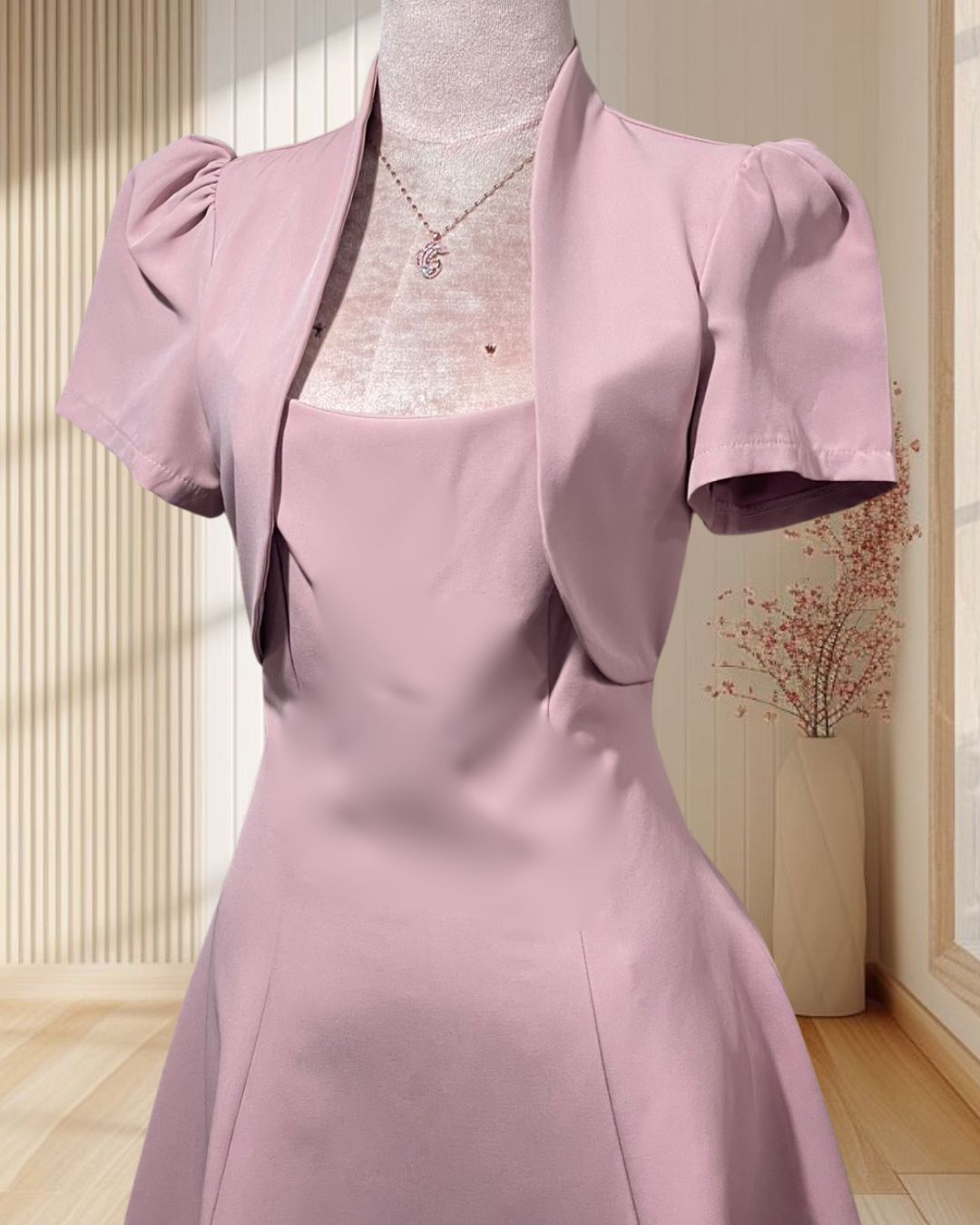 (PRE-LOVED) ราตรีสั้นสีชมพู เสื้อคลุมหลอกผ้าโคโค่ ไซส์ M