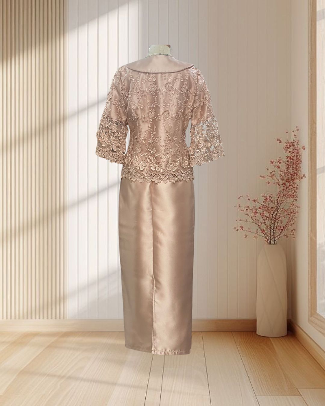 (PRE-LOVED) ชุดแม่เจ้าสาวปกคอบัวเสื้อลูกไม้+กระโปรงผ้าไหม ชมพู ไซส์ M