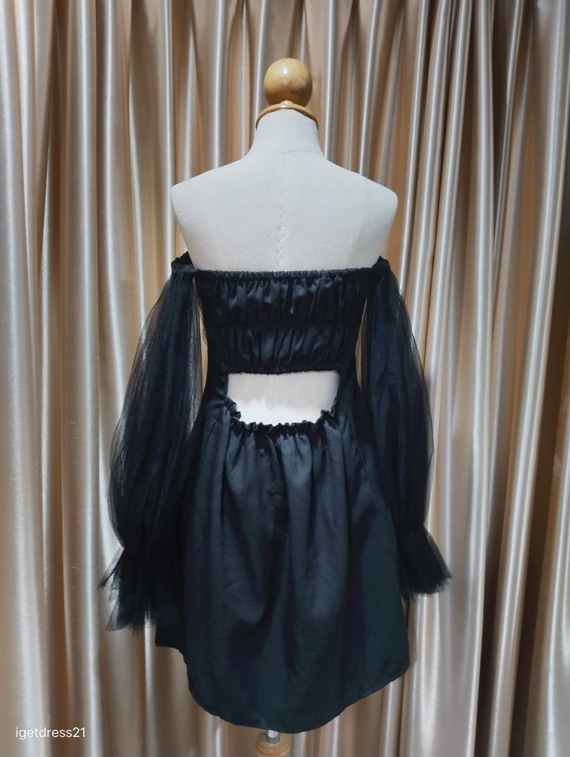 ชุดเดรสไหมพรมผูกคอเว้าหลังสีดำ XL