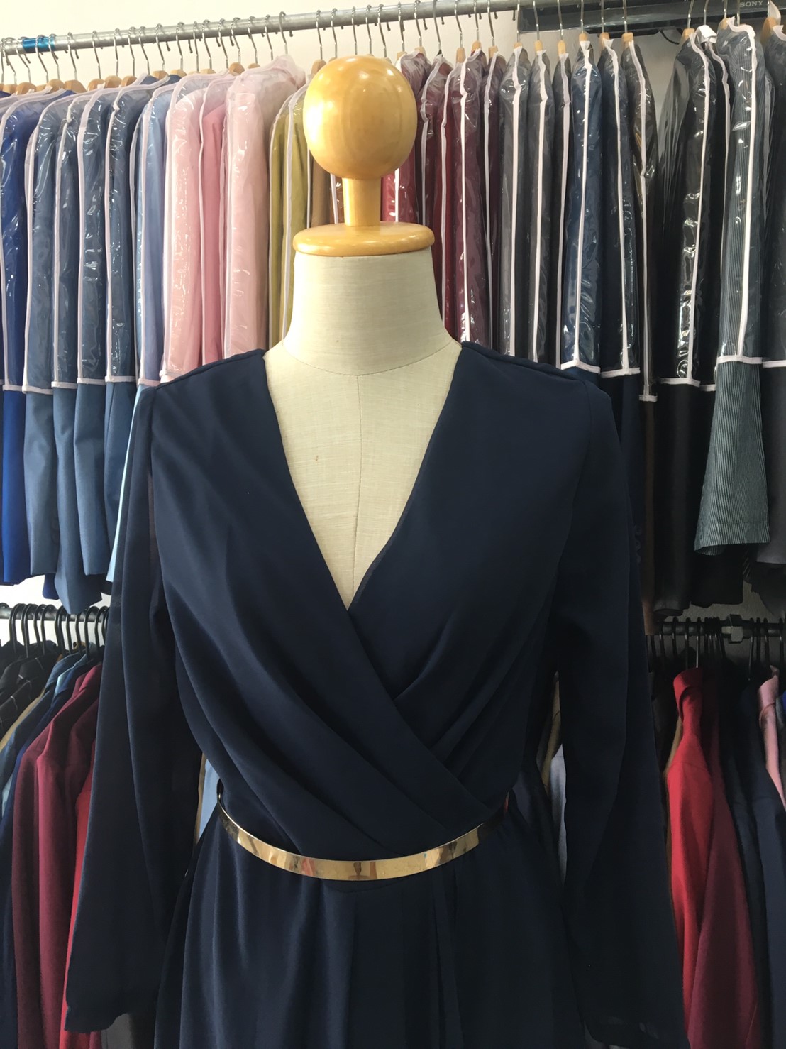 (PRE-LOVED) ราตรียาวสีกรมคอวีแขนยาว(M)