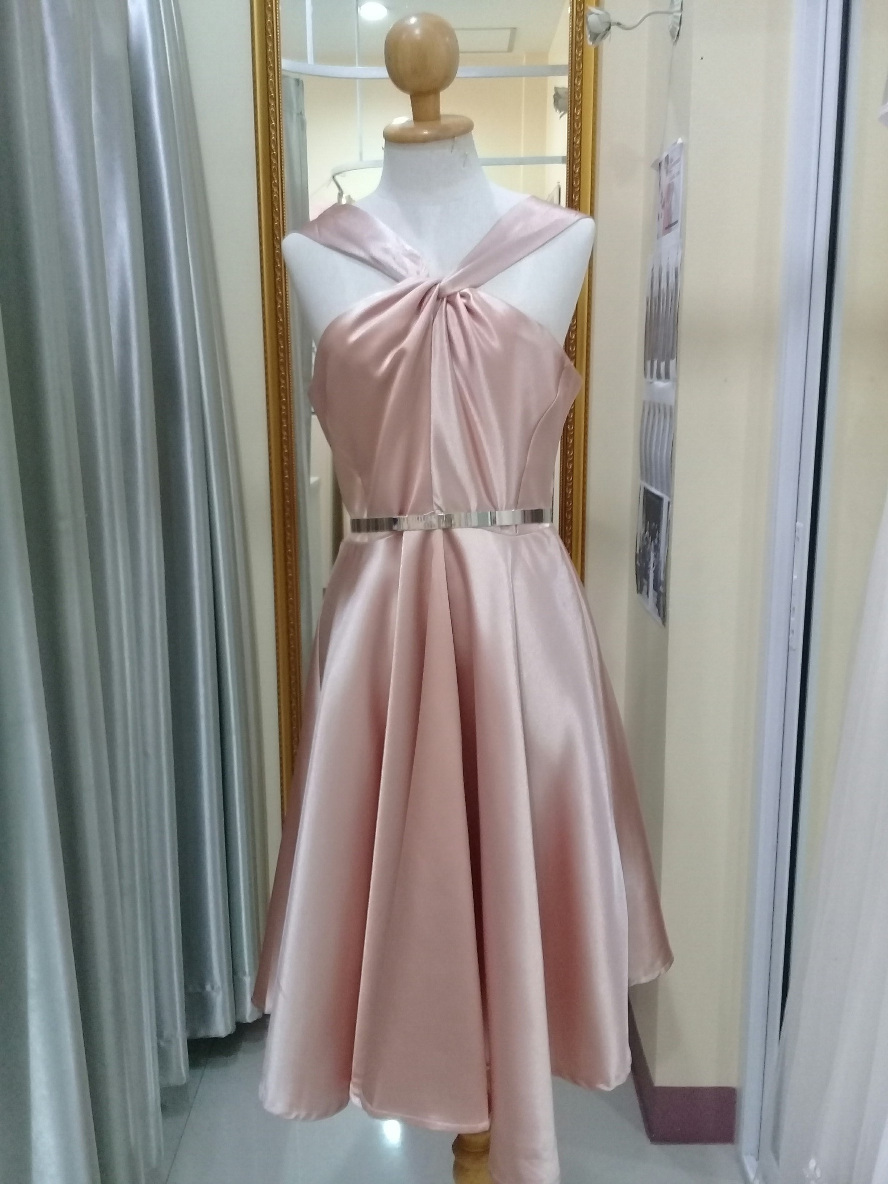 ชุดราตรีสั้นอกไขว้ช่วงบนเข้ารูปกระโปรงบานซิปหลังสีส้ม (M) มือ2