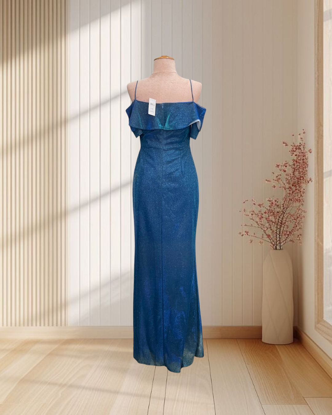 (PRE-LOVED) ราตรียาวสีฟ้า มีแขนกลิตเตอร์ ไซส์ M