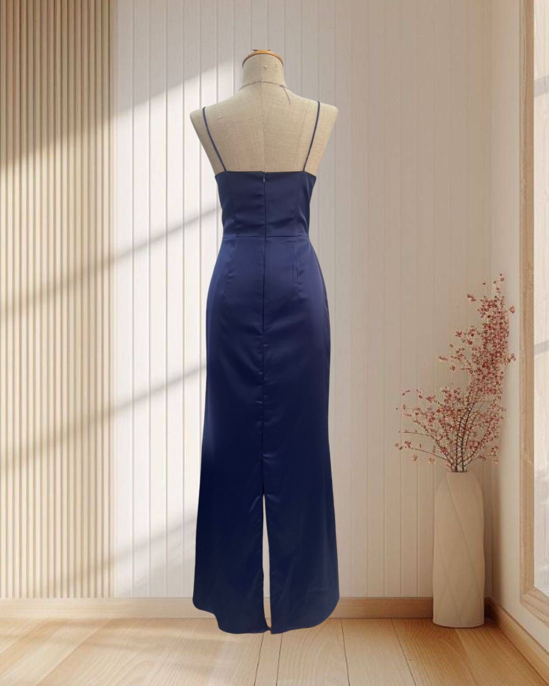 (PRE-LOVED) ราตรียาวสีกรม สายเดี่ยว คอถ่วง ไซส์ M