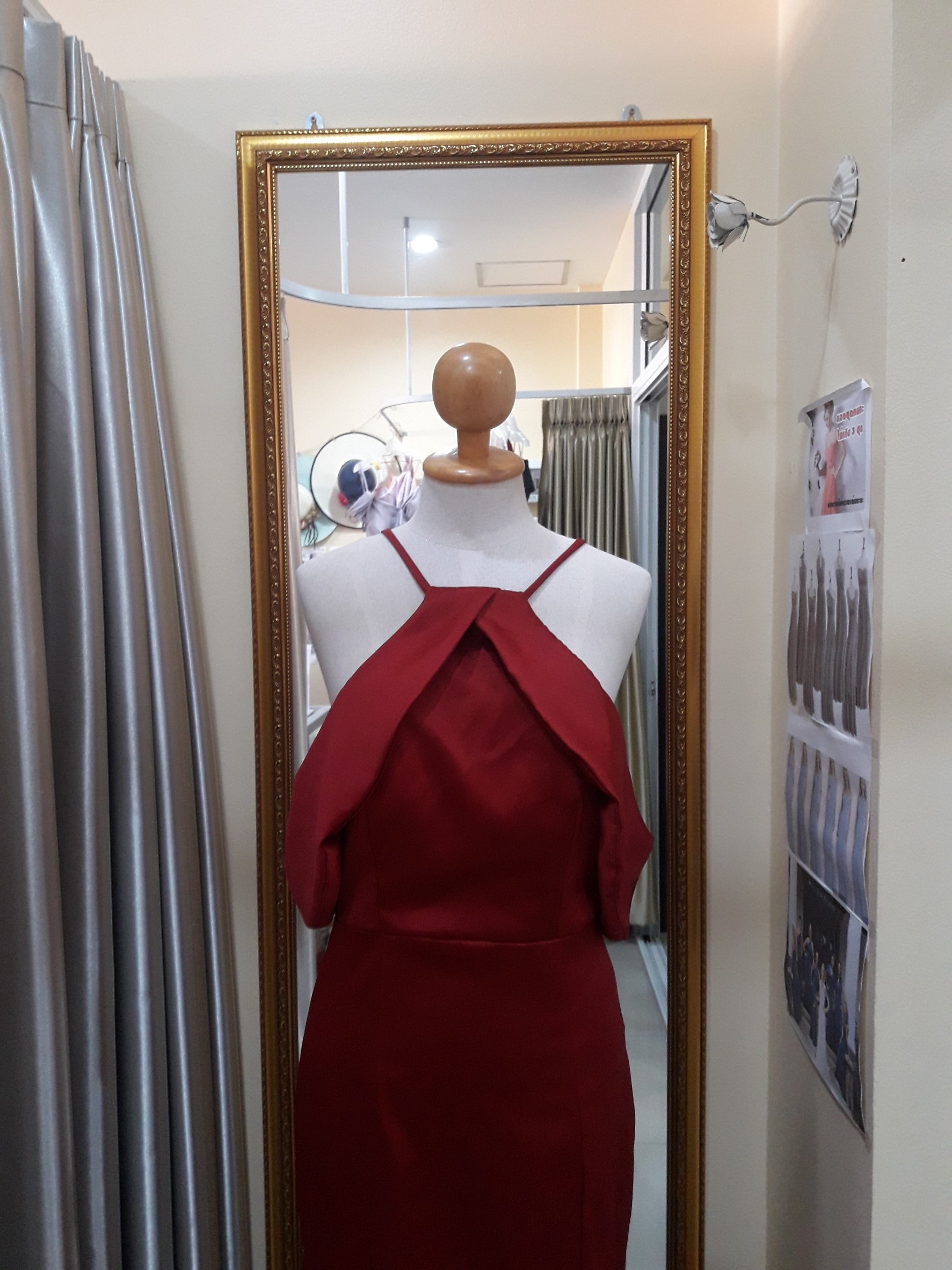 (PRE-LOVED) ชุดราตรียาวปิดแขนสีแดง(M)