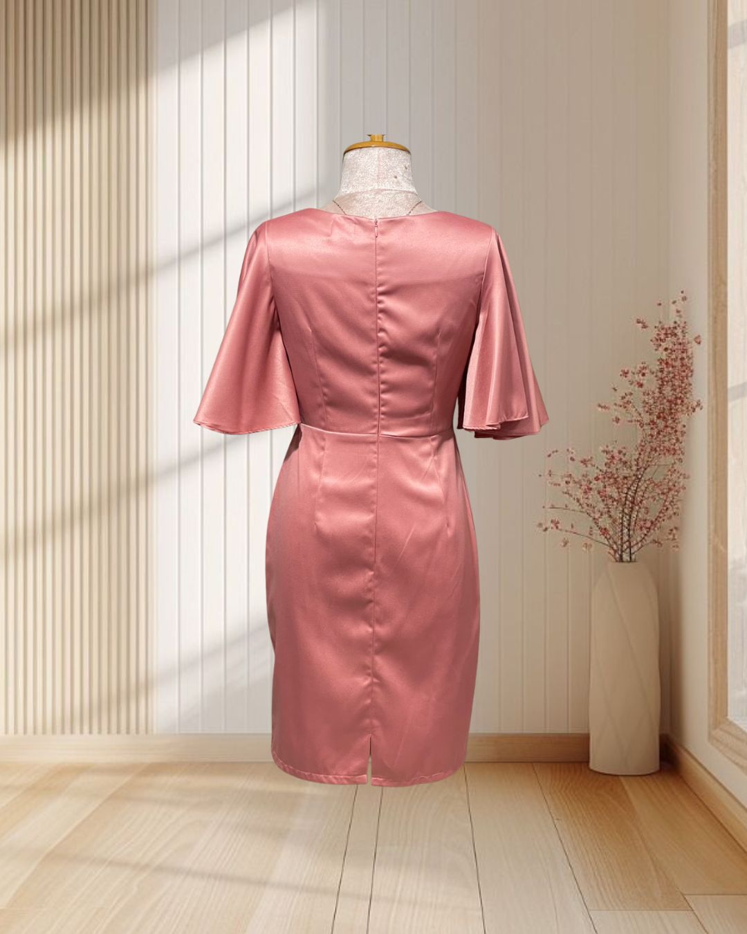 ราตรีสั้นสีชมพูเข้ม แขนระฆังคอวี ไซส์ S